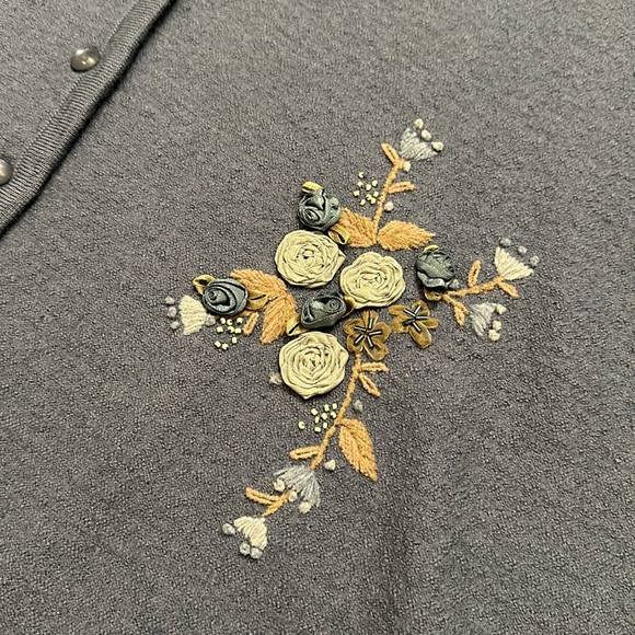 VINTAGE KORET Y2K 100% WOOL SWEATER VEST SZ 2X BLUE W/ BEADED AND SILKY FLOWERS - Picture 4 of 12